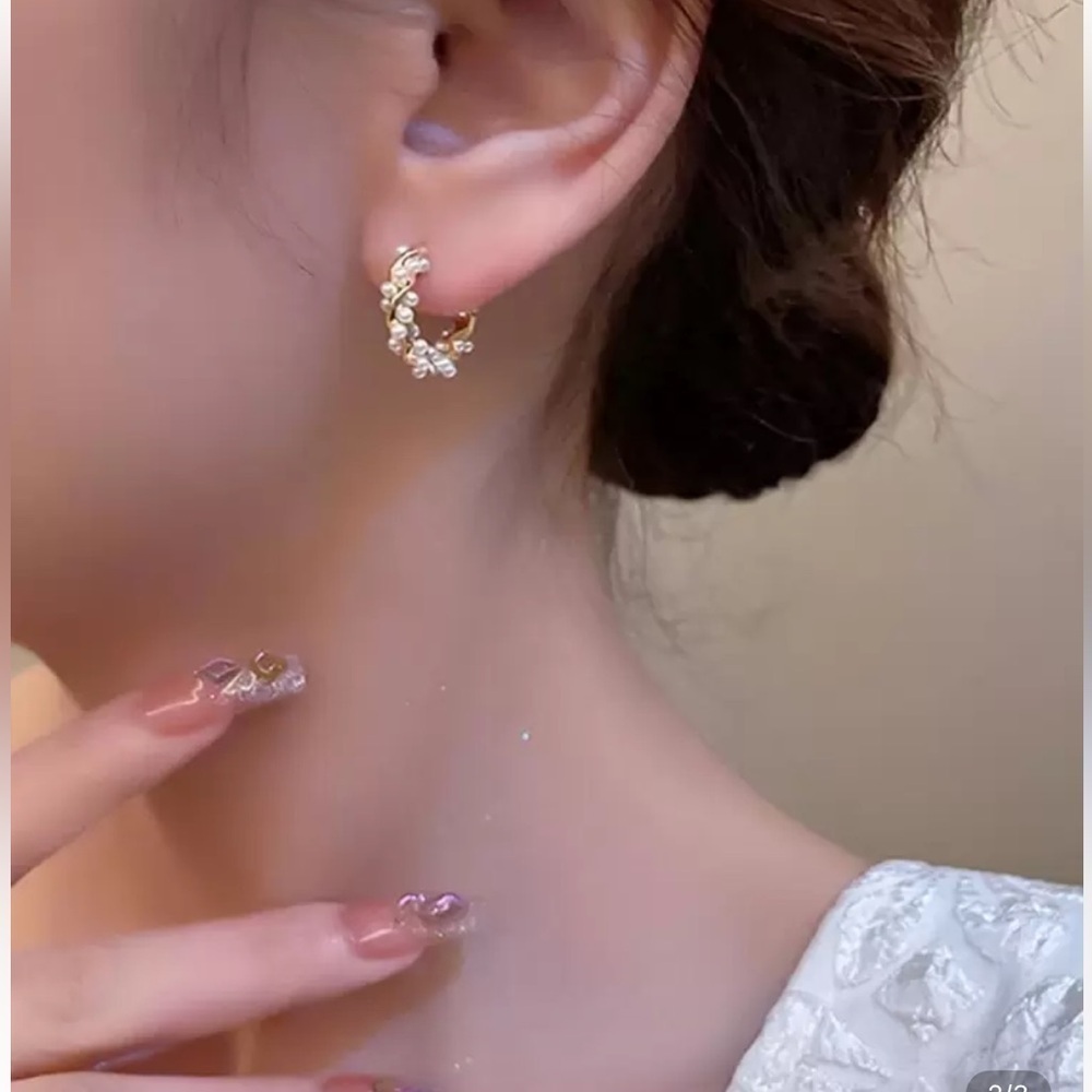 Elegant Gold Plated Hoop Earrings with Pearl Inlays - Picture 5 of 9